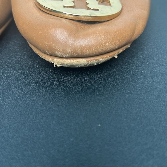 Tori Burch brown flats size 9.5 with gold emblem - Picture 4 of 6